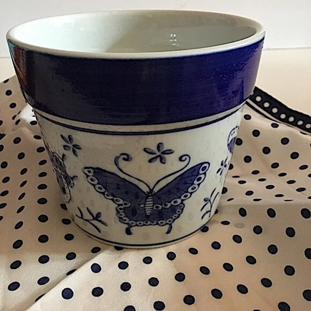 Vintage Retro Mod Farmhouse Asian Blue White Ceramic Butterfly Pot vase
